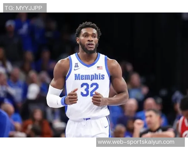 西塞表现抢眼狂揽13个篮板送出3次封盖助攻10分展现蓝领风采