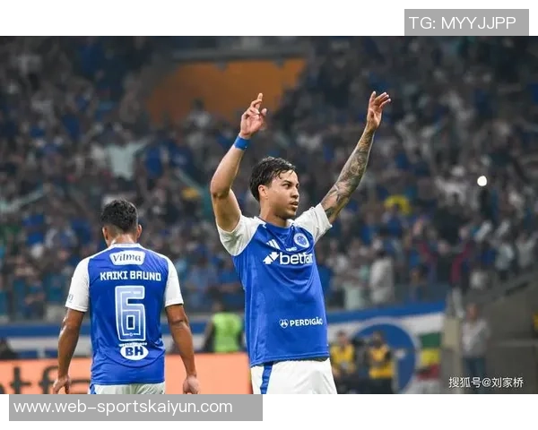 达尼洛重返尤文主场观赛感慨万千未来希望以新身份再回归 达尼洛重返尤文主场观赛感慨万千未来希望以新身份再回归